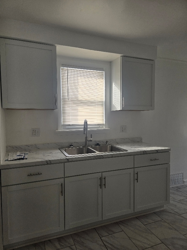 Building Photo - 14274 Kilbourne Ave