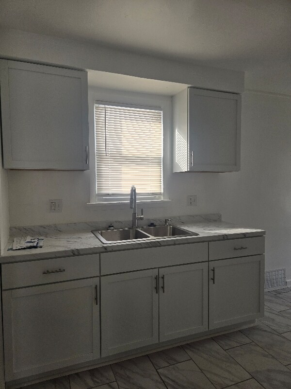 Foto del edificio - 14274 Kilbourne Ave