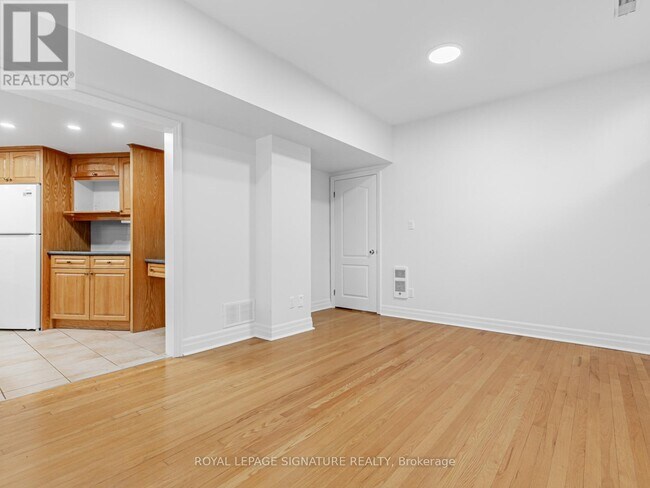 Building Photo - 44 Thatcher Ave