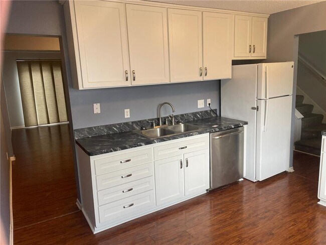 Foto del edificio - 2363 Dorland Ln