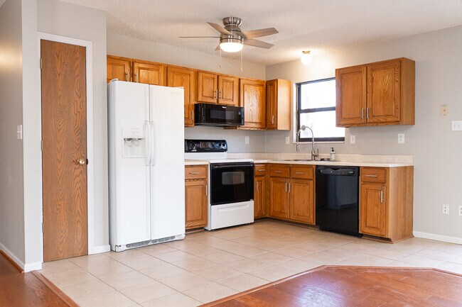 Building Photo - 4586 Debbie Ln