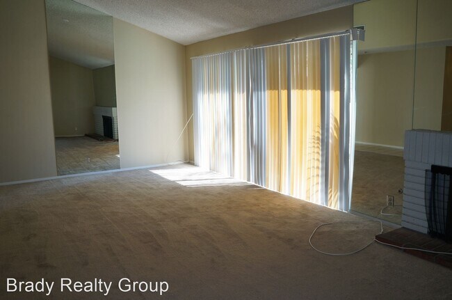 Building Photo - 5 br, 2 bath House - 3070 Carnelian St.