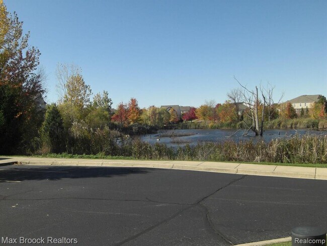 Foto del edificio - 28017 Hopkins Dr