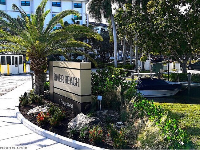 Foto del edificio - 1000 River Reach Dr