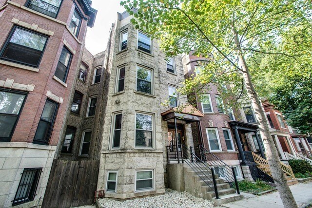 Foto del edificio - 3824 N Kenmore Ave