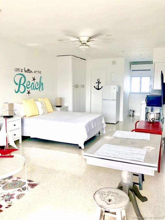 Building Photo - 4228 N Ocean Dr