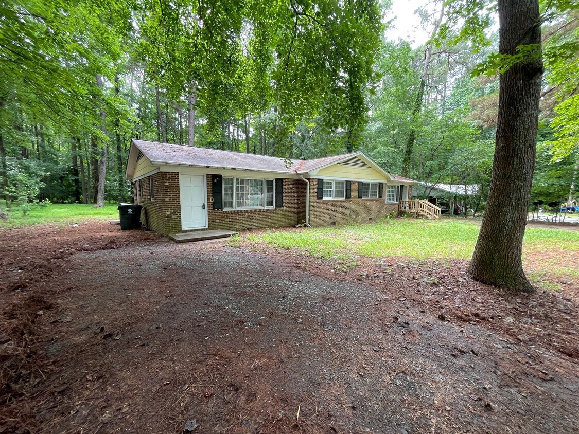 Foto principal - Fantastic location near downtown Pittsboro...
