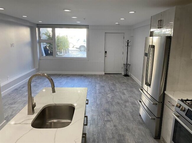 Building Photo - 355 5th St