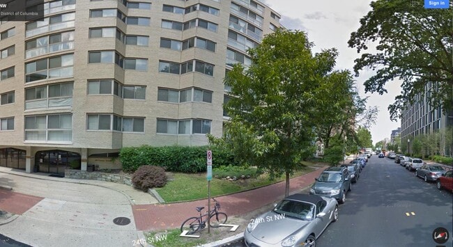 Building Photo - 922 24th St NW