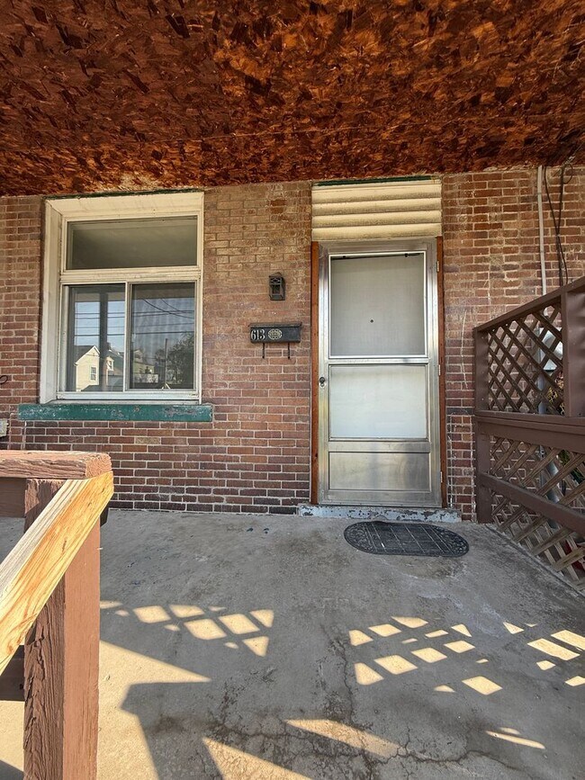 Foto del edificio - 2-Bedroom Home with Fenced Yard – Minutes from Downtown Pittsburgh