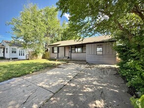 Building Photo - 3920 Thomas Ave