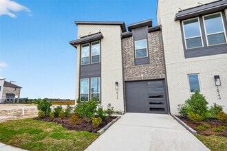 Building Photo - 16739 Lake Austin St