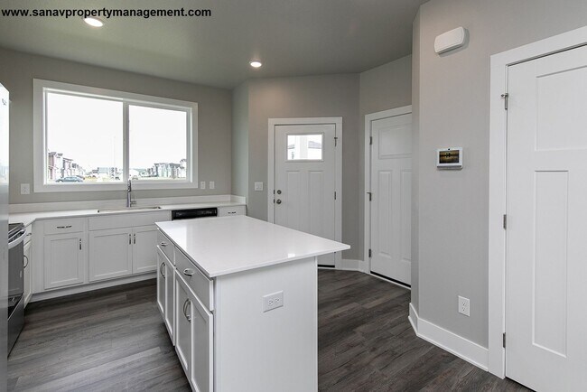 Foto del edificio - Experience Home Perfection in Style! Spaci...