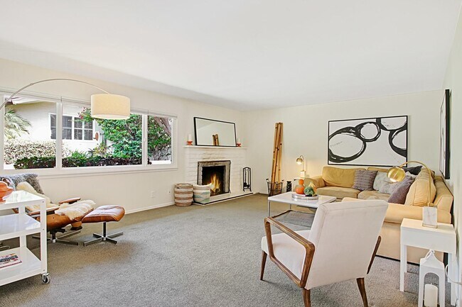 Foto del edificio - Updated 2 Bedroom Condo