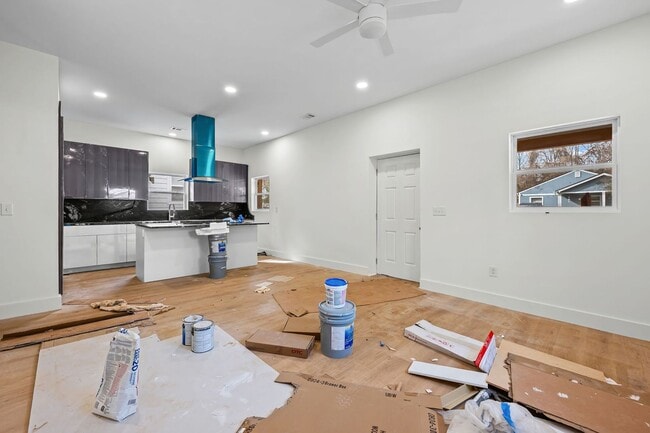 Building Photo - 1044 Grant Way SE