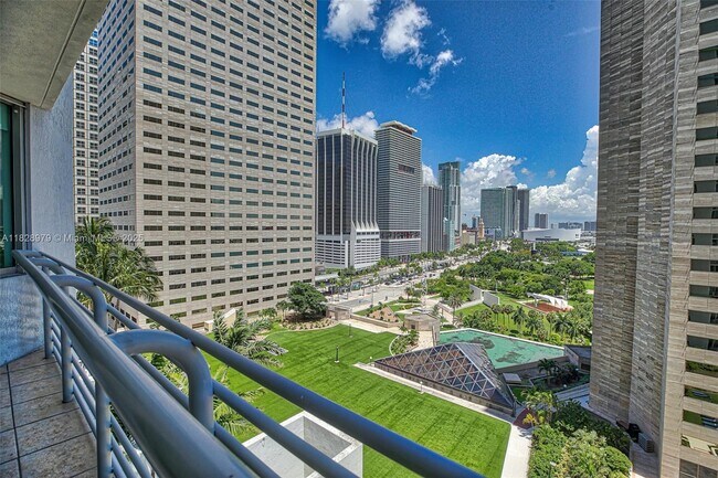 Building Photo - 335 S Biscayne Blvd