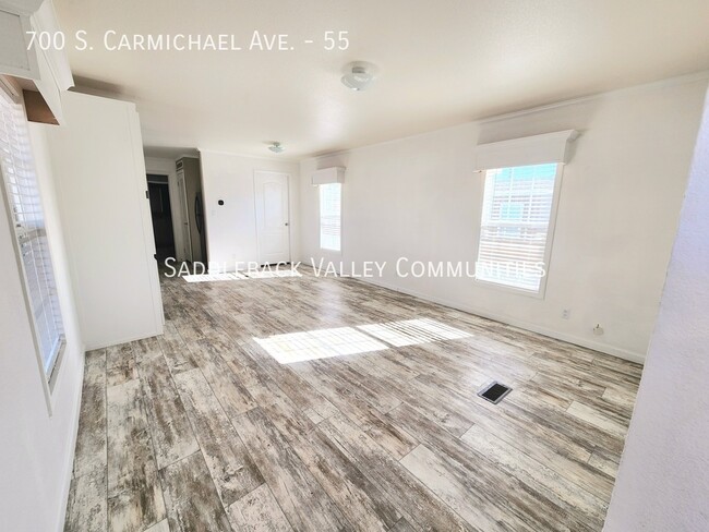 Foto del edificio - 700 S Carmichael Ave