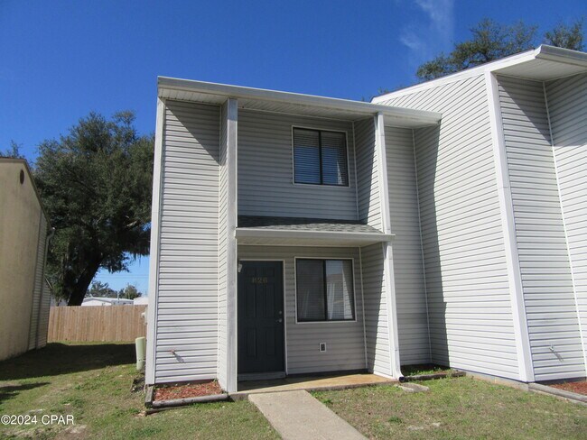 Building Photo - 826 West St