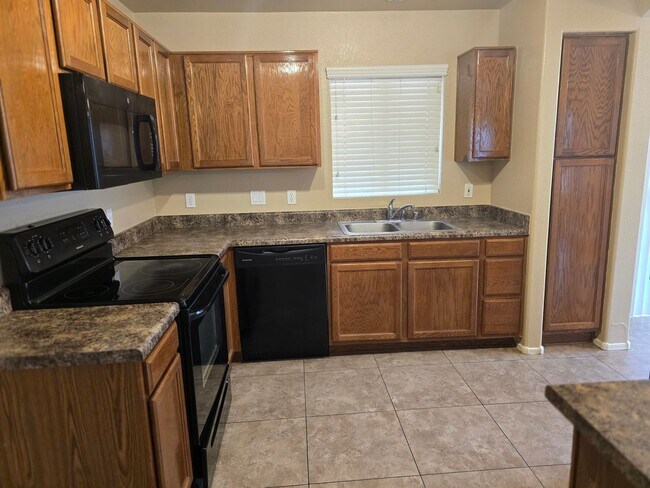 Building Photo - 9544 W Sunnyslope Ln