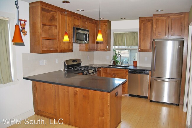 Building Photo - 2 br, 1.5 bath House - 4110 37th Ave S  Un...