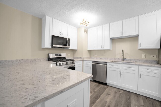 Foto del edificio - 2222 S Stewart Ave