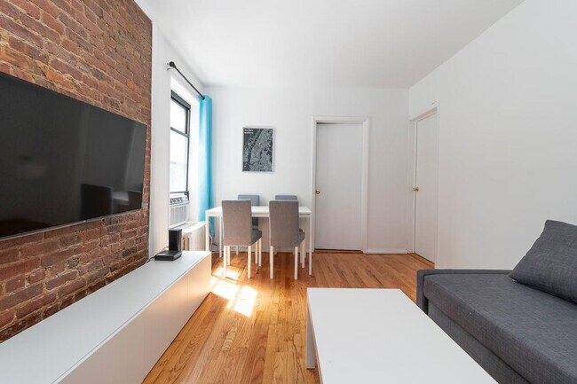Foto del edificio - 315 E 95th St
