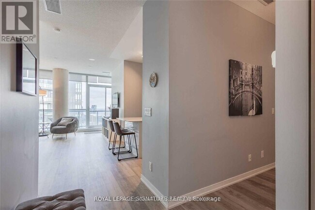 Photo du bâtiment - 51 E Liberty St