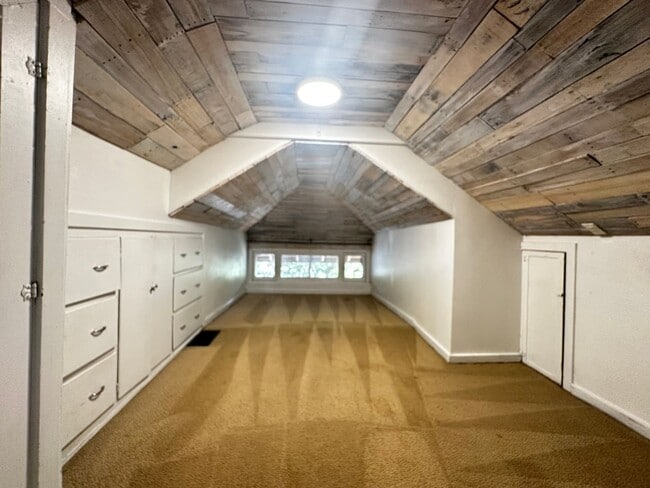 Building Photo - 740 E 800 S