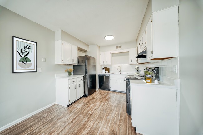 Building Photo - Roban Apartments