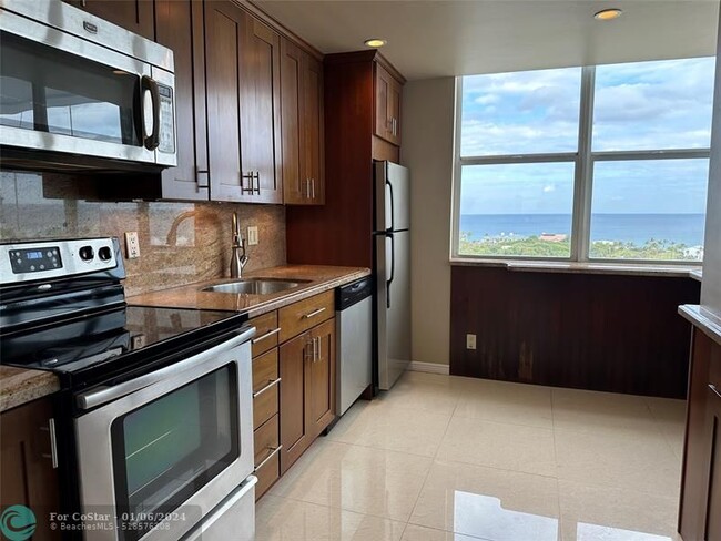 Foto del edificio - 2639 N Riverside Dr