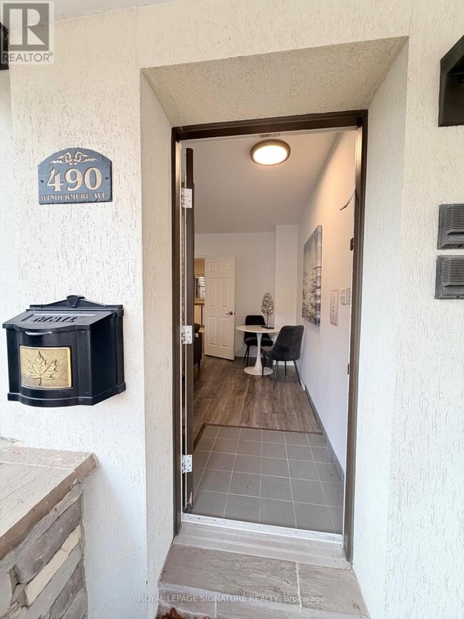 Photo du bâtiment - 490 Windermere Ave