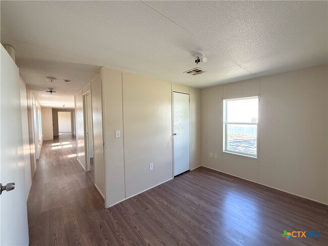Foto del edificio - 7200 Clear Creek Rd