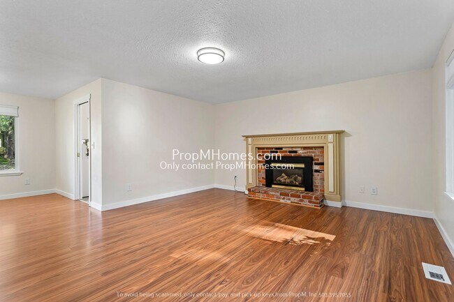 Building Photo - Cozy Three Bedroom Home in SW Portland!