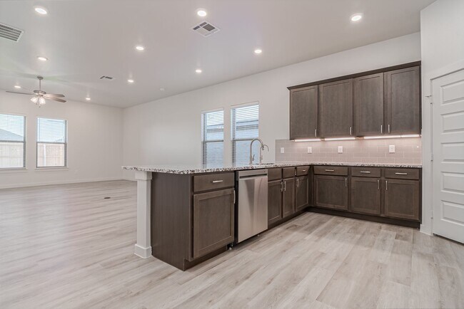 Building Photo - 2060 Acacia Ln