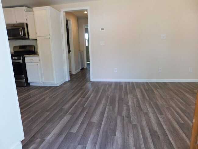Foto del edificio - Complete Remodeled 2bd/1ba Cozy Home for Rent