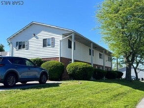 Building Photo - 608 Sunberry St