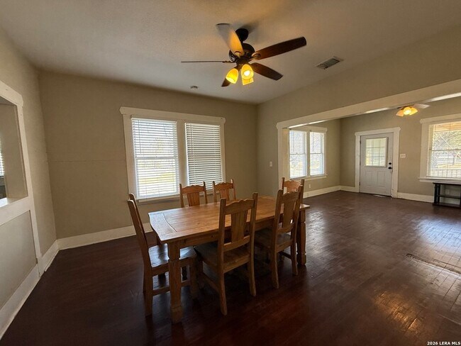 Foto del edificio - 323 E Euclid Ave