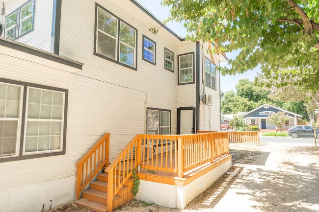 Building Photo - Four Plex on Hammond Ave.