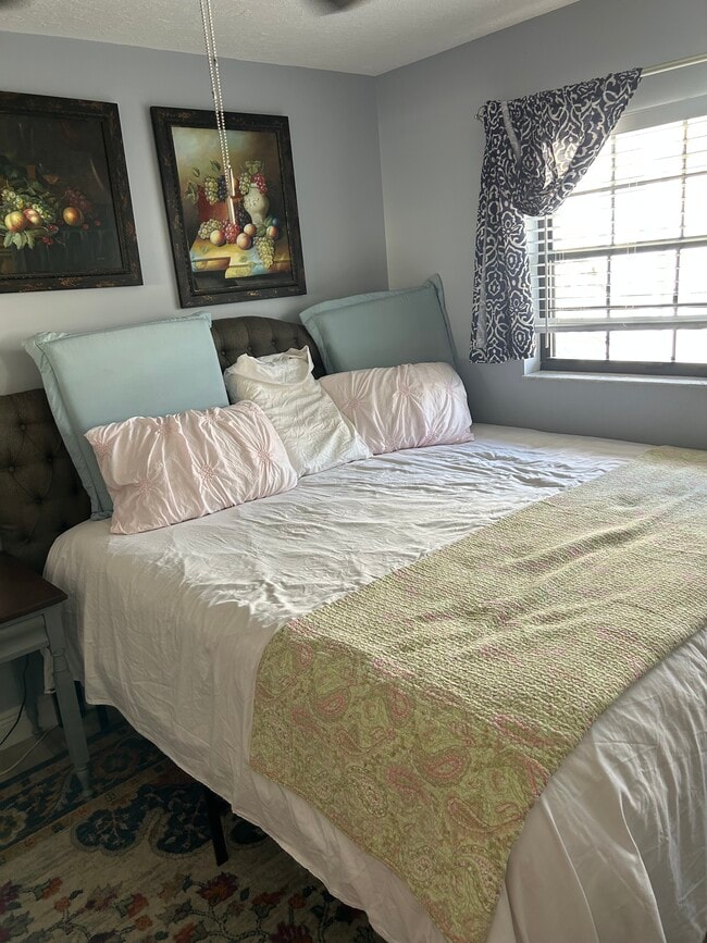 Building Photo - 5582 SE 42nd Ct