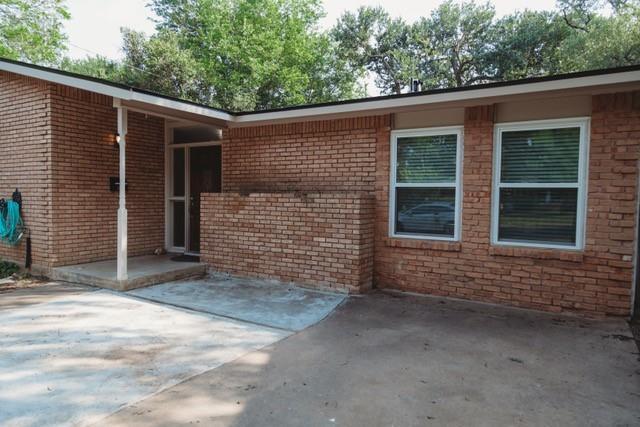 Building Photo - 1907 Forest Hill Dr
