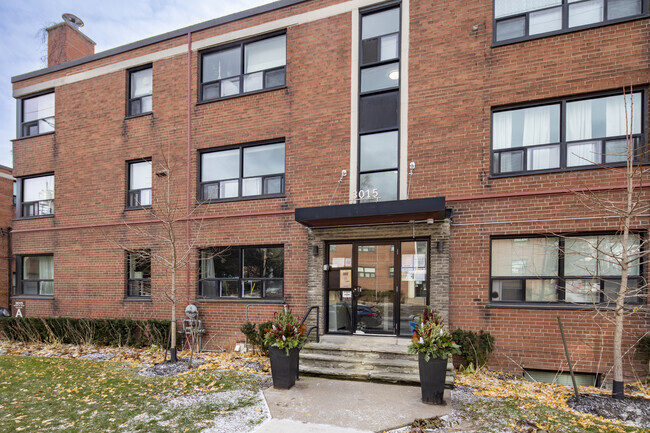 Entrance - 3015 & 3017 Queen St E