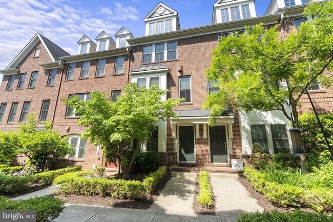 Photo - 2509 S Kenmore Ct House