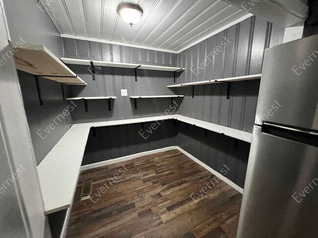 Foto del edificio - 913 Meadowbrook Dr