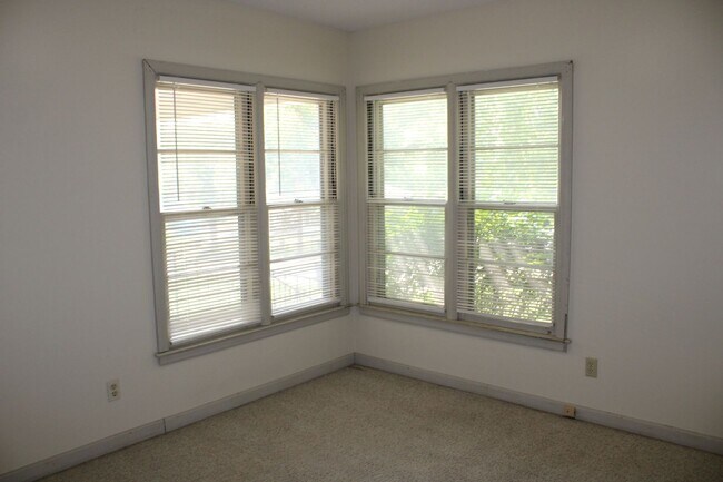 Foto del edificio - 1718 Pierre St