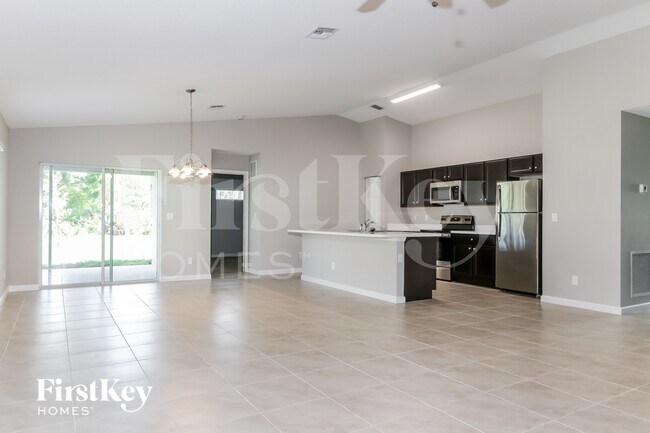 Foto del edificio - 2325 SE Berkshire Blvd