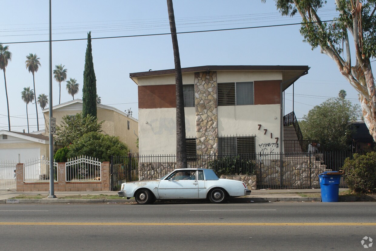 Foto del edificio - 7717 S Main St