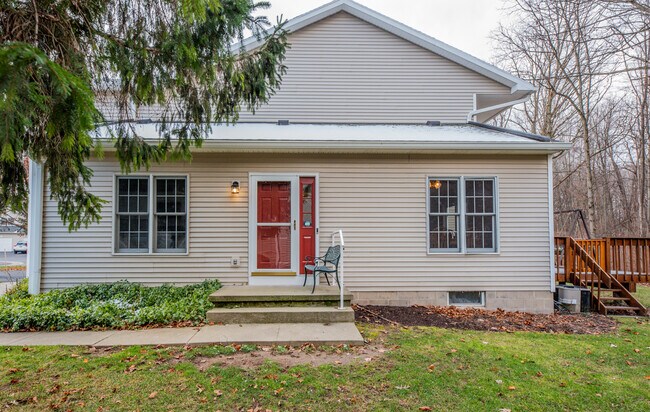 Building Photo - 659 Strand Pond Cir
