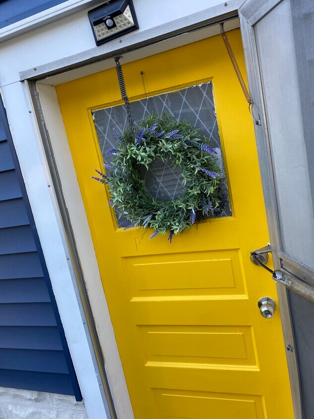 Sidedoor (main Apartment Entrance - 742 Magnolia Ave E