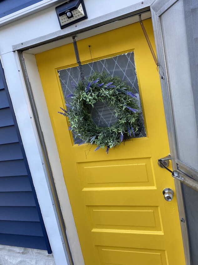 Sidedoor (main Apartment Entrance - 742 Magnolia Ave E
