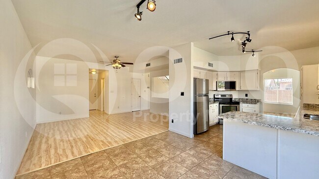 Foto del edificio - 1520 E Flint St